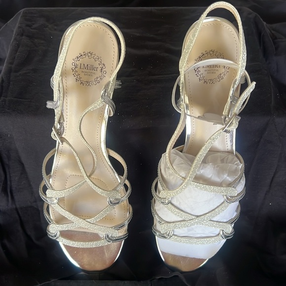 NWT Original Box I. Miller Two-Tone Silver Strappy Dressy Wedges. Size 7 - Picture 3 of 10